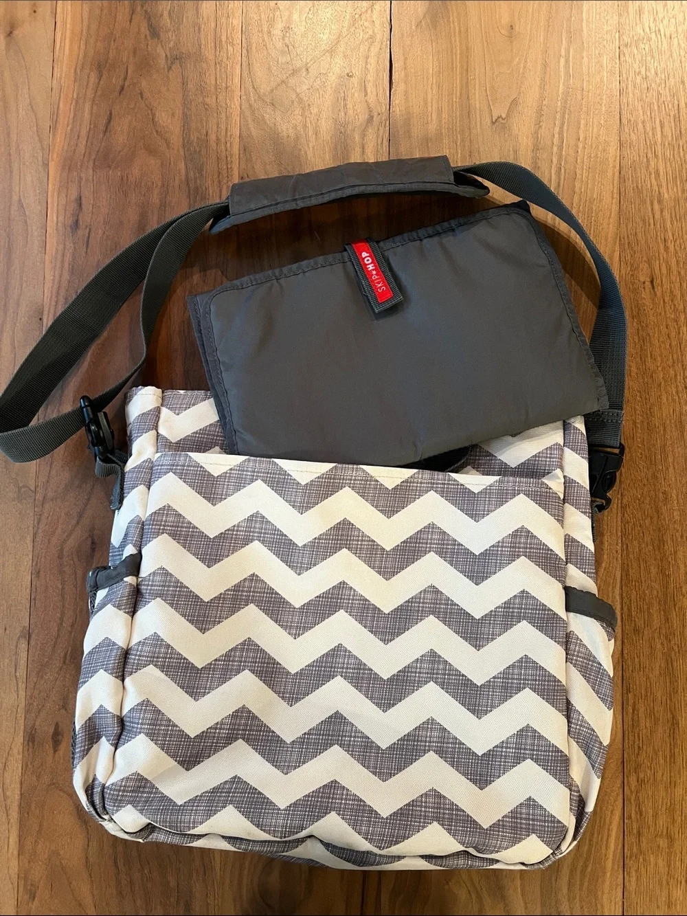 Skip Hop Duo Diaper Bag Shoulder Messenger Changing Pad